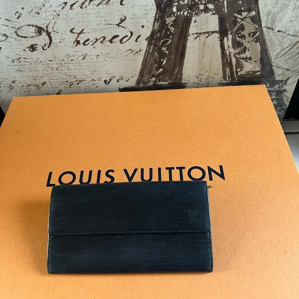 Authentic LV epic leather Sarah wallet
